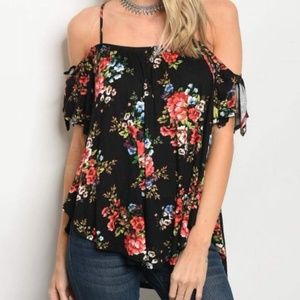 Sz Large cold shoulder floral top